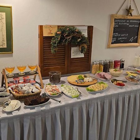 Pensjonat Akacja Kudowa Zdroj Luaran gambar